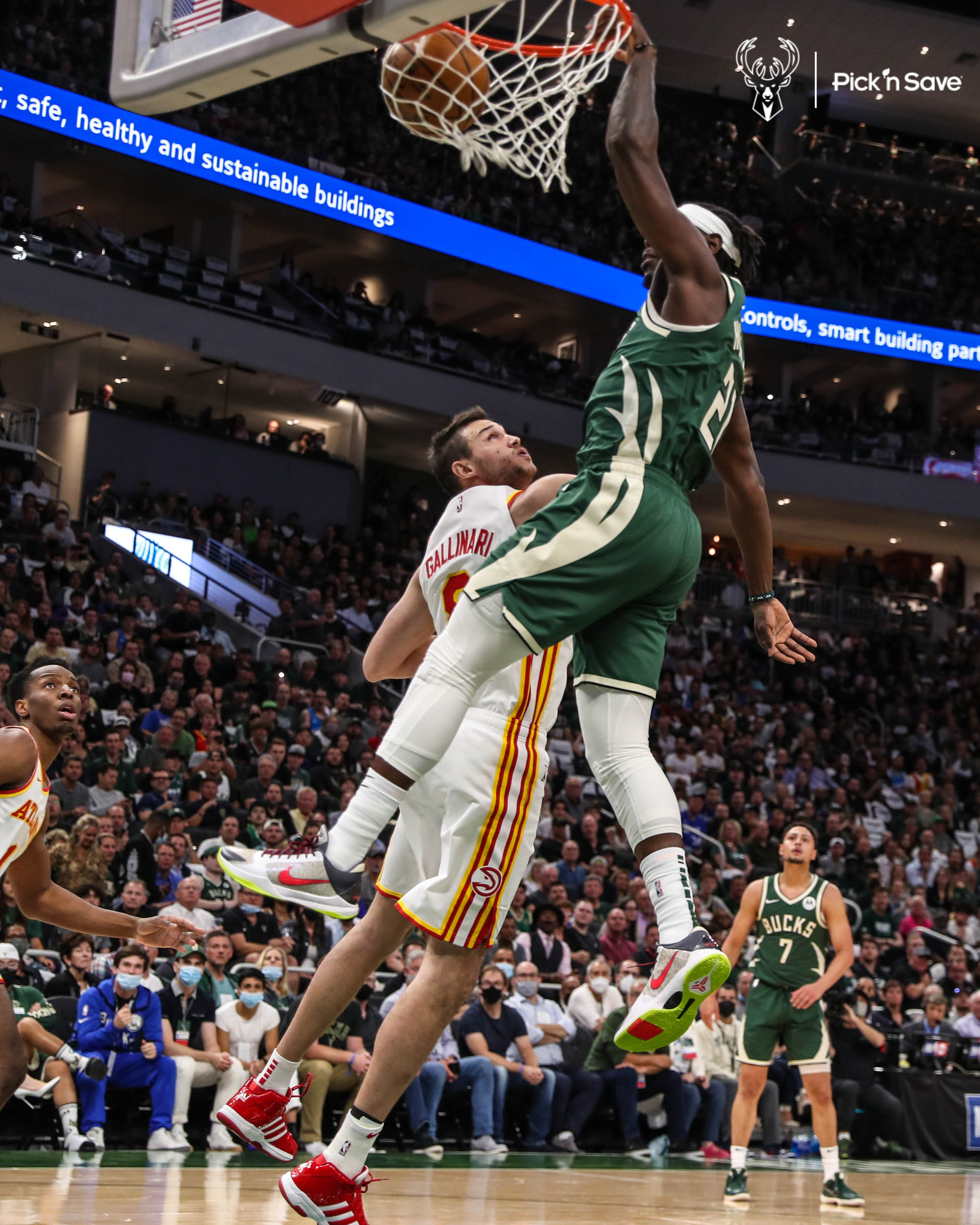 Trae Young bùng cháy với 48 điểm, Atlanta Hawks chặn đứng chuỗi thắng của Milwaukee Bucks - Ảnh 4.