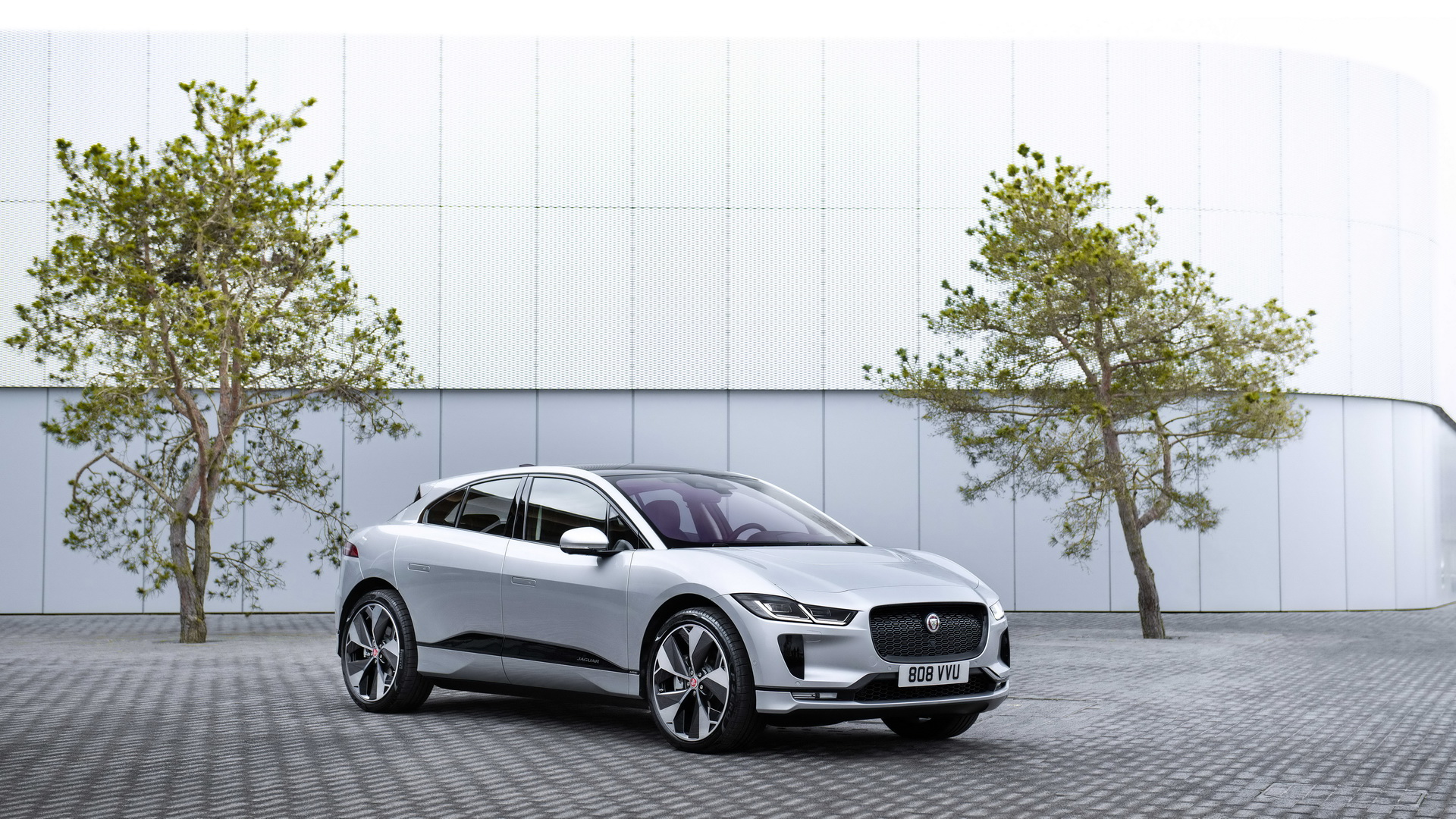 Jaguar sắp chỉ có xe rẻ nhất cũng quy đổi từ 3 tỷ đồng, lên chung mâm với Bentley - Ảnh 1.