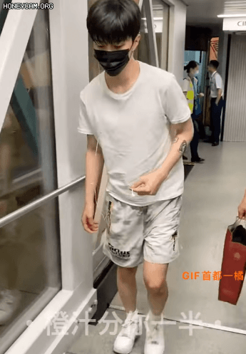 Em trai Phạm Băng Băng lộ thương tích nghiêm trọng, đi cà nhắc sau khi đóng đam mỹ, lý do khiến ai nấy rơi nước mắt - Ảnh 6.