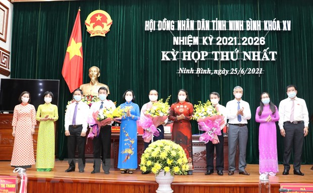 Chủ tịch HĐND, UBND các tỉnh Ninh Bình, Hà Giang đều tái đắc cử - Ảnh 1.