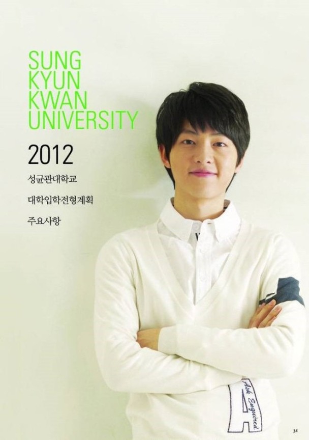 Loạt ảnh Song Joong Ki trên bìa tạp chí trường đại học danh giá nhất Hàn Quốc gây sốt, quả không hổ danh là sinh viên ưu tú - Ảnh 2.