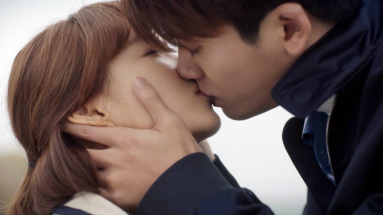 10 cặp đôi màn ảnh được fan phim Hàn kêu gào đòi tái hợp: Số 1 đích thị là IU - Lee Jun Ki rồi! - Ảnh 22. 10 cặp đôi màn ảnh được fan phim Hàn kêu gào đòi tái hợp: Số 1 đích thị là IU - Lee Jun Ki rồi! - Ảnh 22.