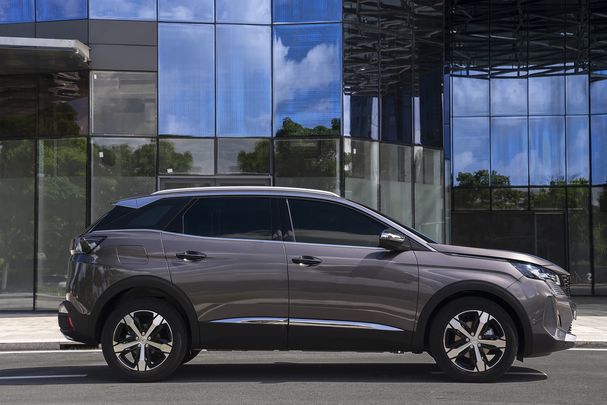 Peugeot 3008 thế hệ mới về Việt Nam: Giá từ 989 triệu đấu Mazda CX-5, Hyundai Tucson - Ảnh 2.