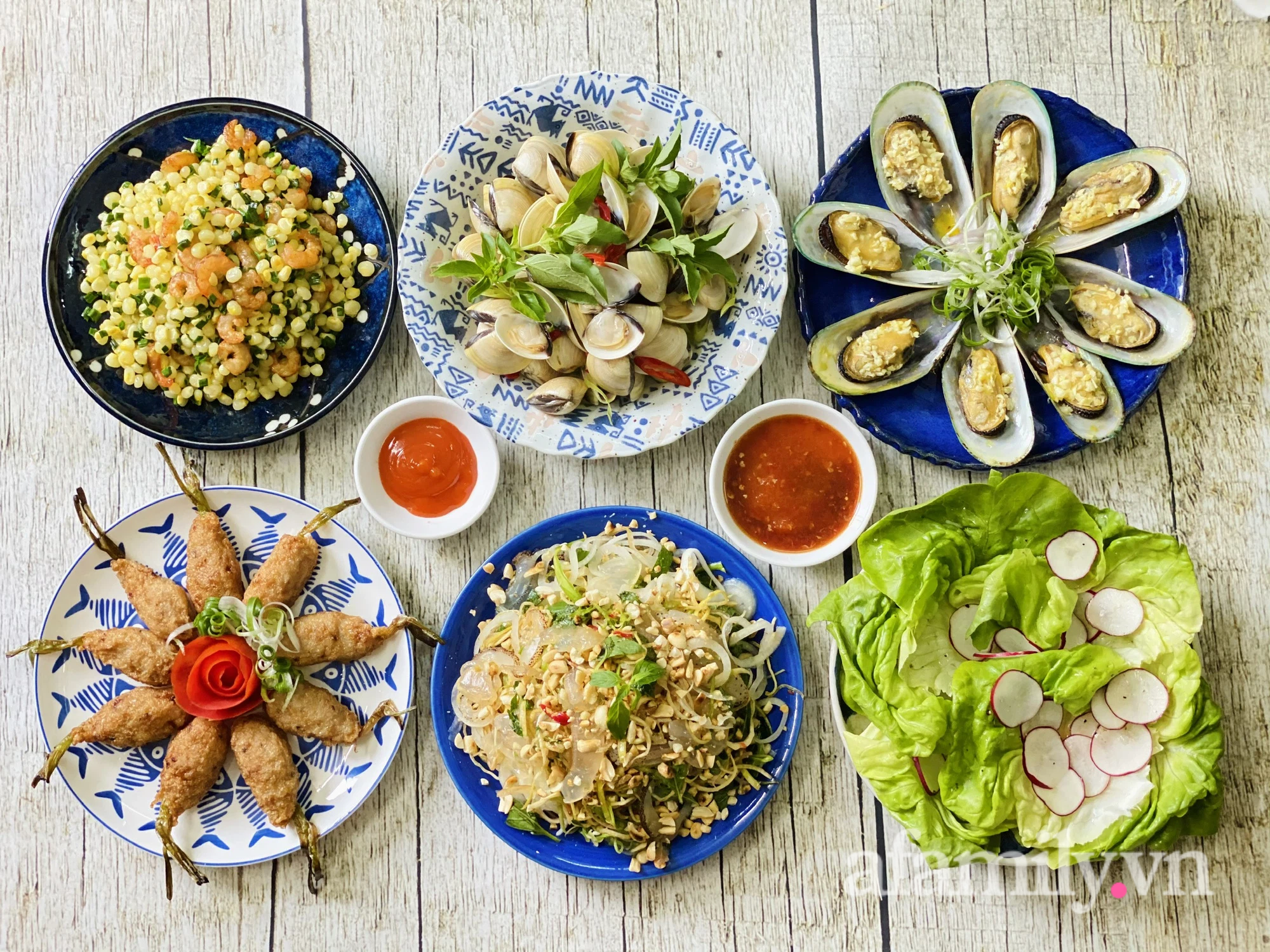 Ngày Gia đình Việt Nam, tới xem &quot;vợ nhà người ta&quot; nấu mâm cơm tối ngon đỉnh cấp để học hỏi thôi! - Ảnh 1.