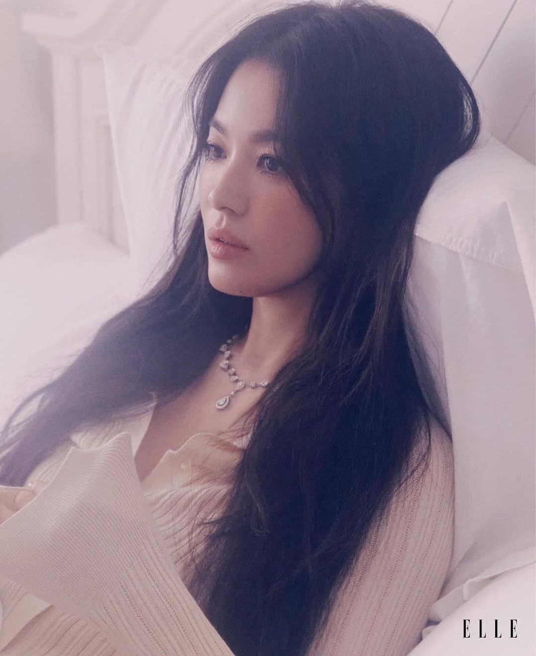 Song Hye Kyo khoe vẻ đẹp chuẩn nàng thơ ở tuổi 40, khẳng định luôn nghĩ về hiện tại sau 2 năm ly hôn Song Joong Ki - Ảnh 5.