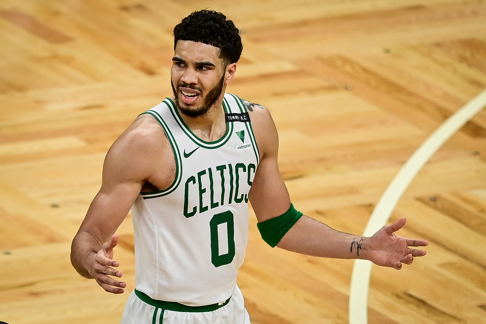 Jayson Tatum &quot;lên lớp&quot; NBA vì bị bỏ quên trong &quot;Đội hình tiêu biểu NBA 2020-21&quot; khiến anh mất tiền tỷ - Ảnh 1.