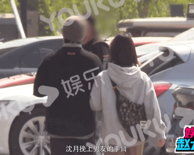Buổi hẹn hò của Thẩm Nguyệt (Vườn Sao Băng) gây bão Weibo: Không rời bạn trai nửa bước, nũng nịu như em bé khi được bón đồ ăn - Ảnh 4.