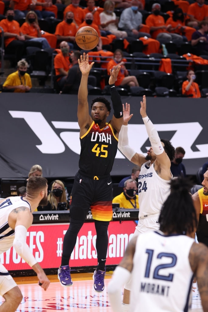 Utah Jazz giải quyết Memphis Grizzlies sau màn trình diễn bùng nổ của Donovan Mitchell - Ảnh 2.