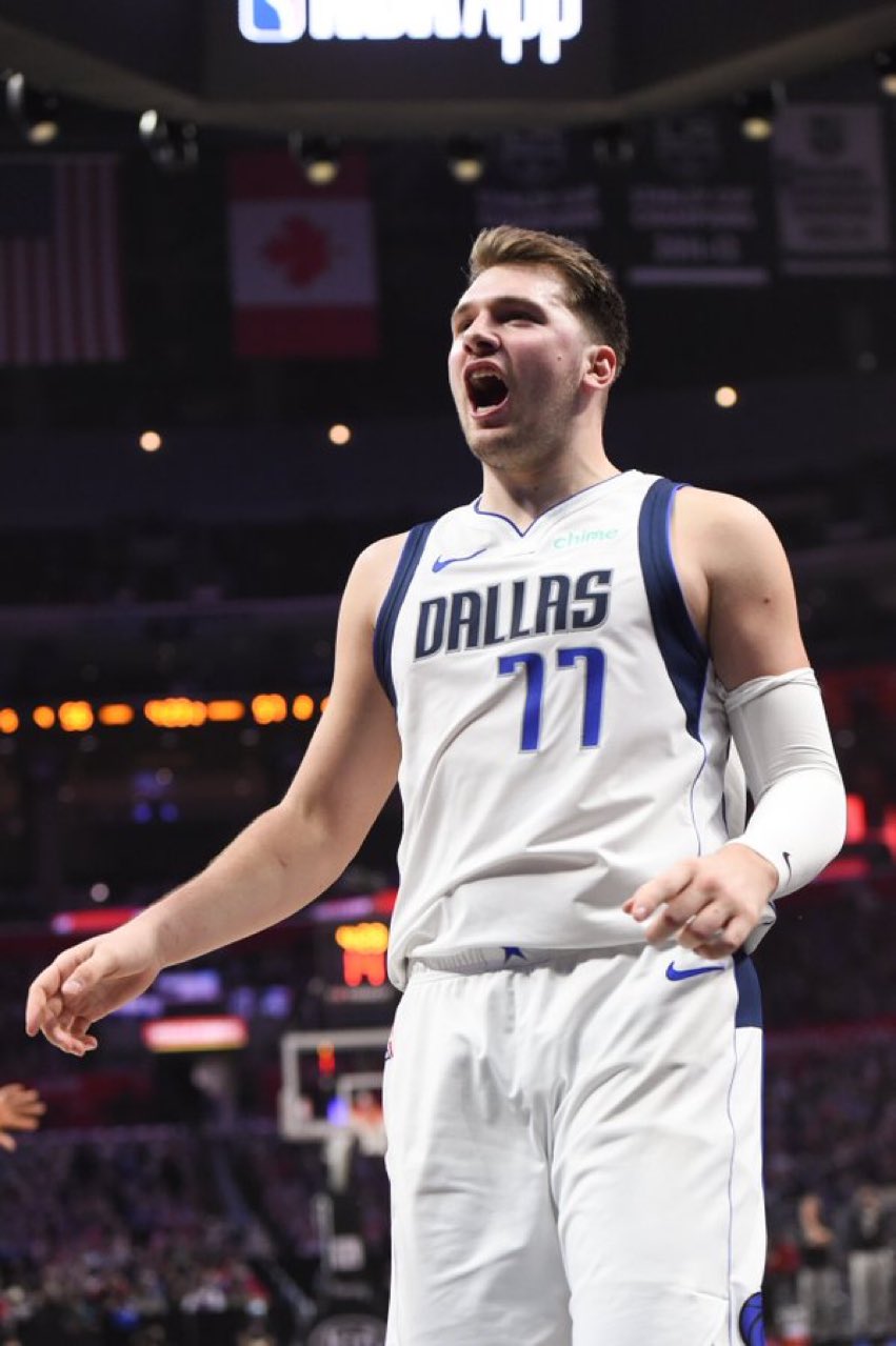 Luka Doncic bùng cháy với 42 điểm giúp Mavericks chiến thắng ngoạn mục trên sân khách - Ảnh 1.