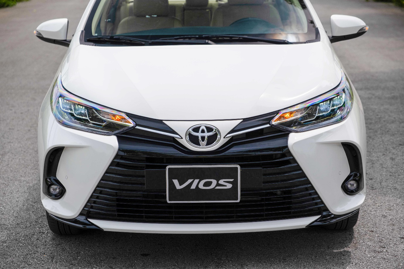 Toyota Vios được ưu đãi chưa từng có, quyết đòi lại ngôi vương - Ảnh 1.