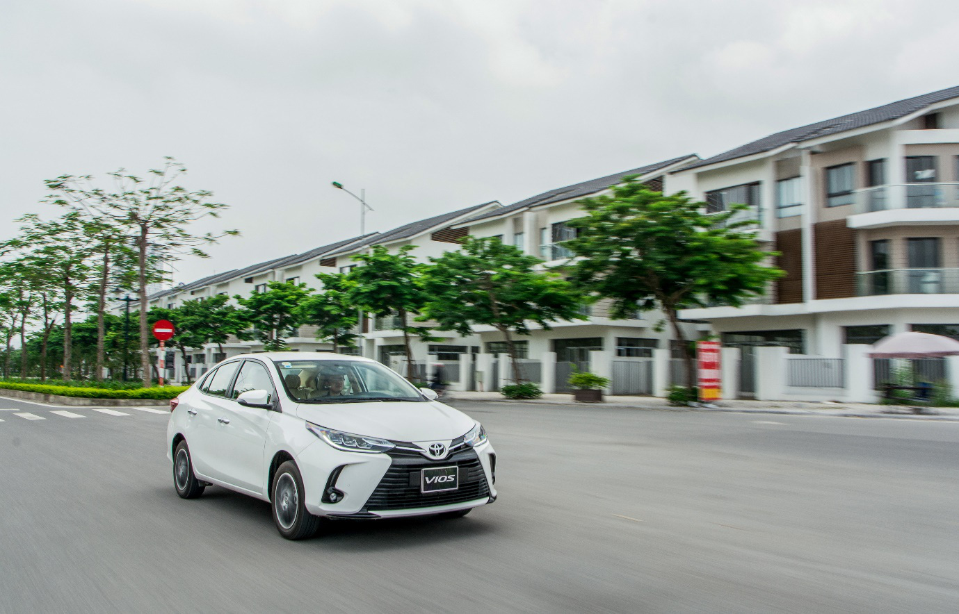 Toyota Vios được ưu đãi chưa từng có, quyết đòi lại ngôi vương - Ảnh 3.