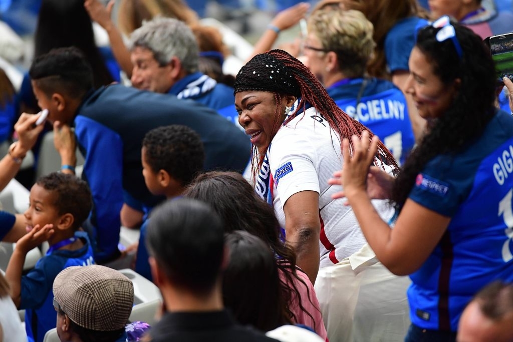 Mẹ của Rabiot to tiếng với gia đình Pogba và Mbappe ngay trên khán đài vì thái độ thi đấu của các cầu thủ - Ảnh 2.