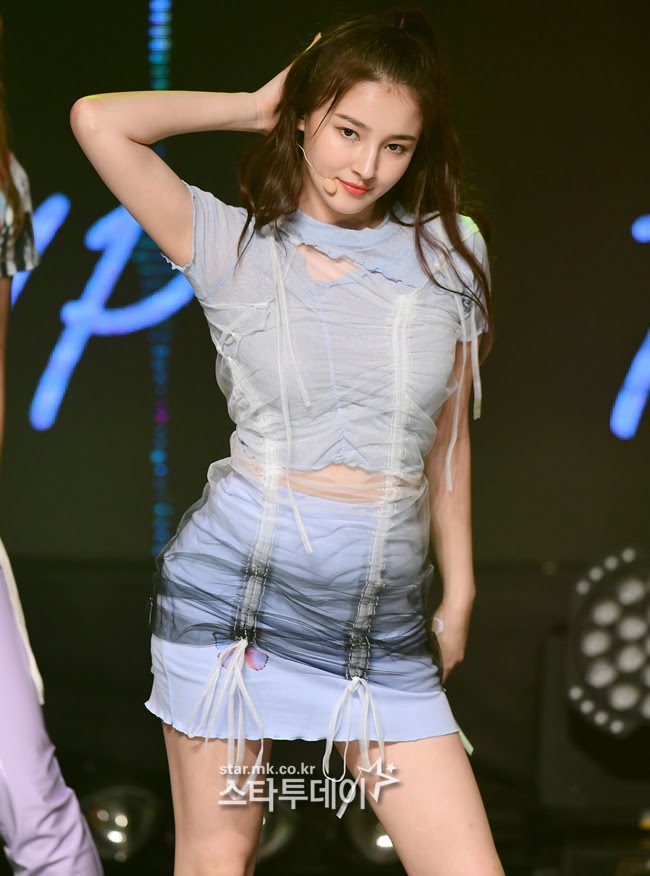 Nancy (MOMOLAND) lại gây tranh cãi vì chiếc bụng, nhưng sốc nhất là đôi chân bầm đen không rõ lý do - Ảnh 3.