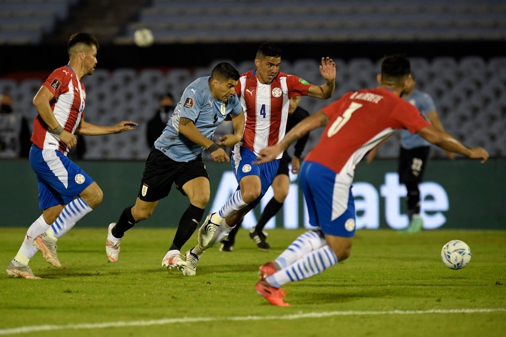 Suarez &quot;tịt ngòi&quot;, Uruguay hòa không bàn thắng với Paraguay - Ảnh 1.