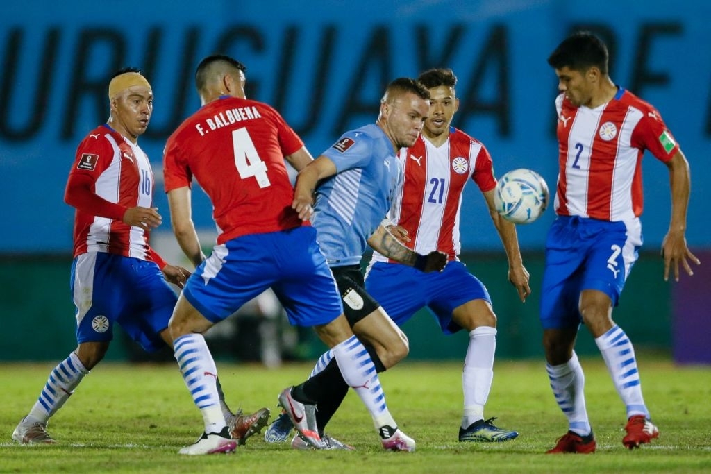 Suarez &quot;tịt ngòi&quot;, Uruguay hòa không bàn thắng với Paraguay - Ảnh 2.