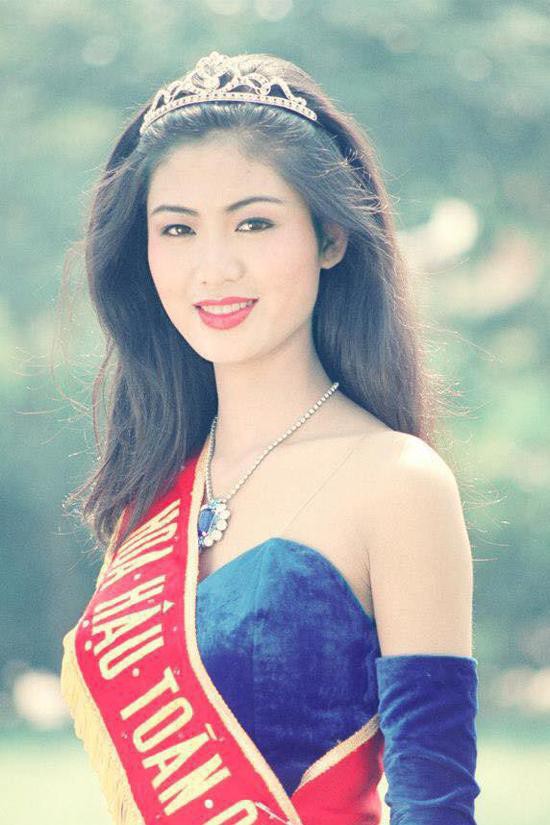 Trầm trồ khi ngắm lại nhan sắc Nguyễn Thu Thủy lúc đăng quang Hoa hậu Việt Nam năm 18 tuổi - Ảnh 2.