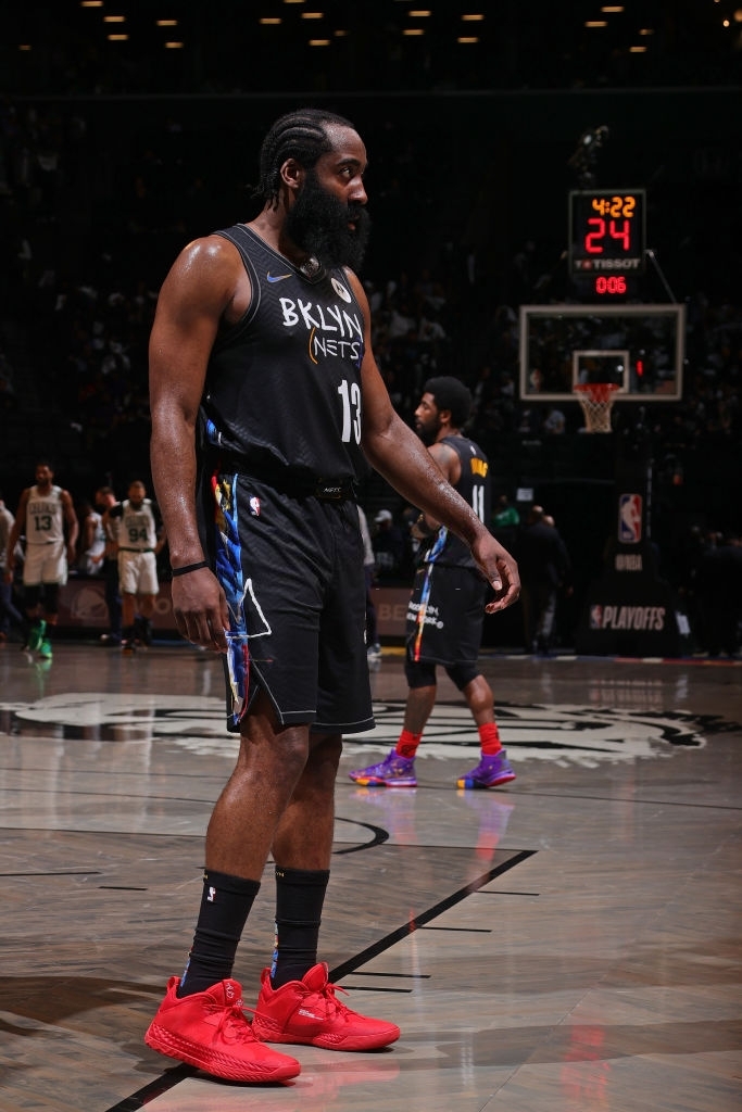 Giannis Antetokounmpo &quot;bất lực&quot; trước một Brooklyn Nets không có James Harden - Ảnh 1.