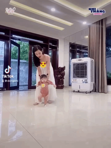 Những bước đi đáng yêu của con gái Đông Nhi ở tháng thứ 7 - Ảnh 2.