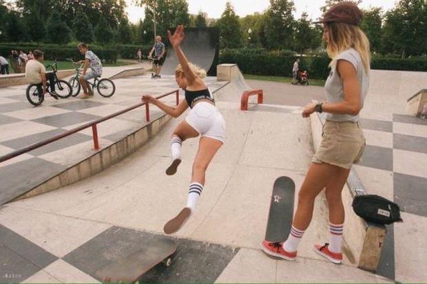 Những bức hình dìm hàng được chụp vào đúng thời điểm đầy hài hước - Ảnh 1.