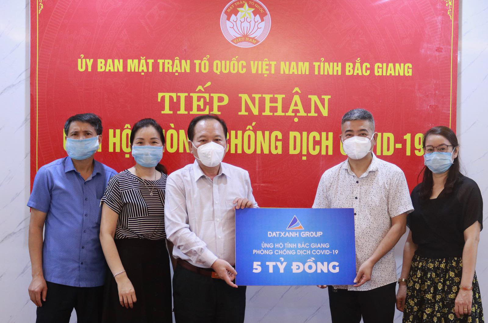 Tập đoàn Đất Xanh ủng hộ 27 tỷ đồng cho Quỹ vaccine phòng chống Covid-19 và các địa phương - Ảnh 1.