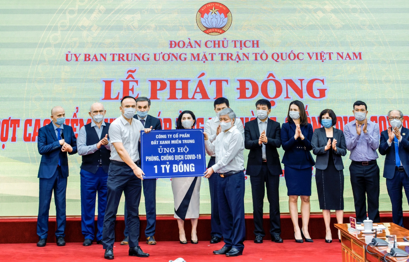 Tập đoàn Đất Xanh ủng hộ 27 tỷ đồng cho Quỹ vaccine phòng chống Covid-19 và các địa phương - Ảnh 2.