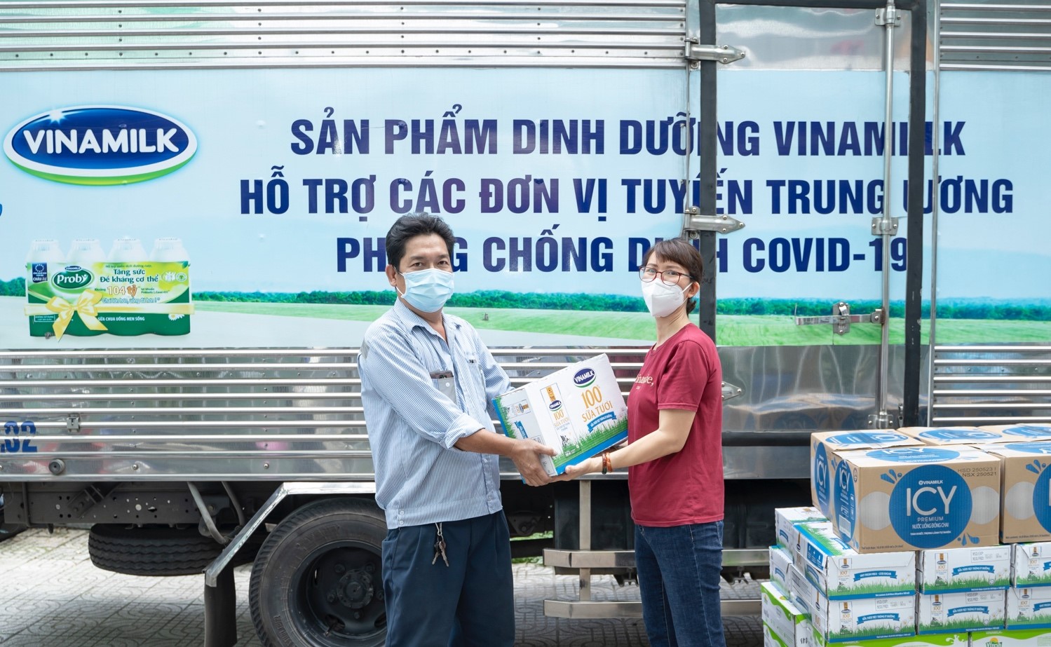 Vinamilk hỗ trợ 48.000 sản phẩm cho tổ công tác lấy mẫu, xét nghiệm của Tp.HCM trong đợt dịch cao điểm - Ảnh 3.