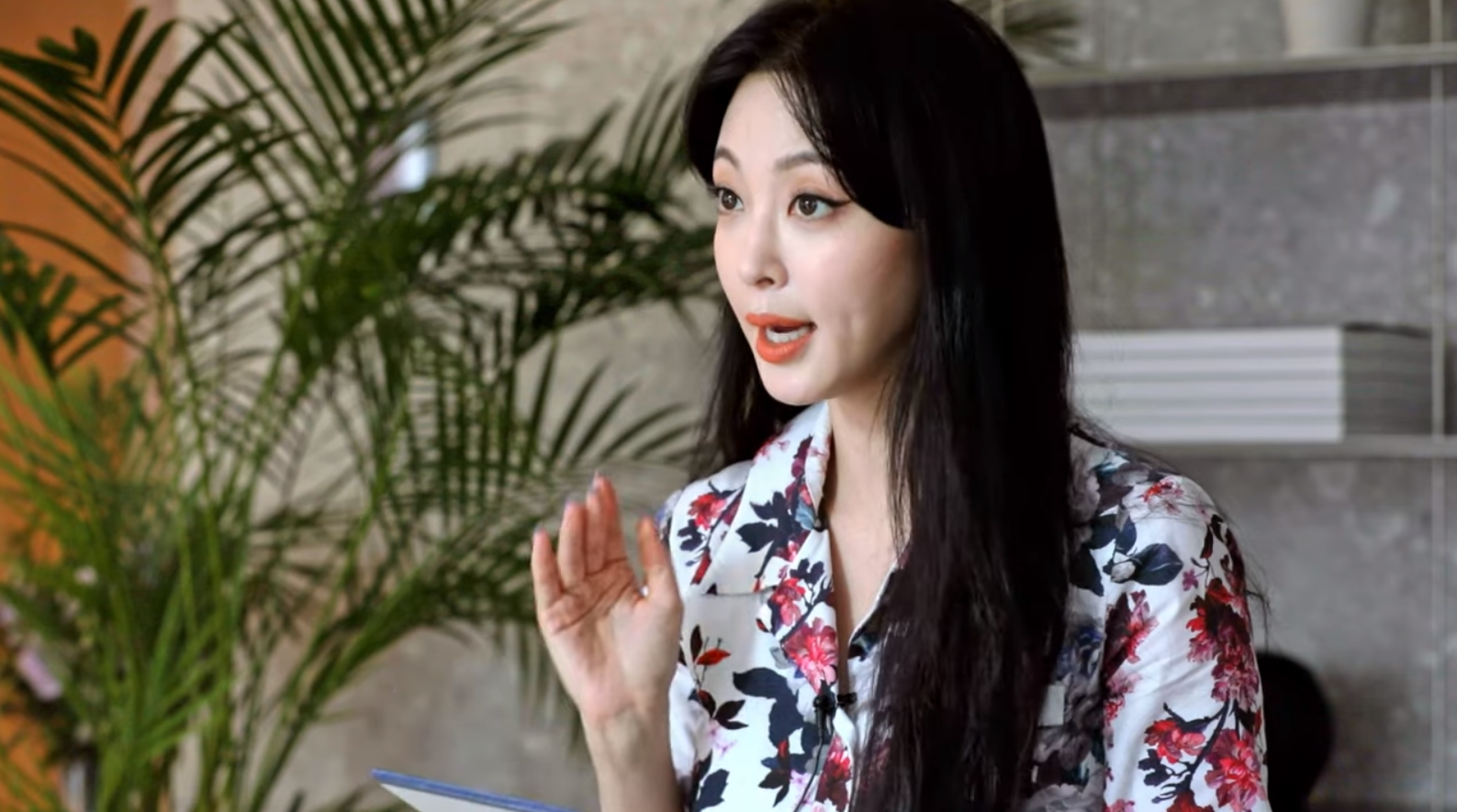 &quot;Kiều nữ xứ Hàn&quot; Han Ye Seul nói về thông tin bị Jennie (BLACKPINK) giật bạn trai - Ảnh 2.