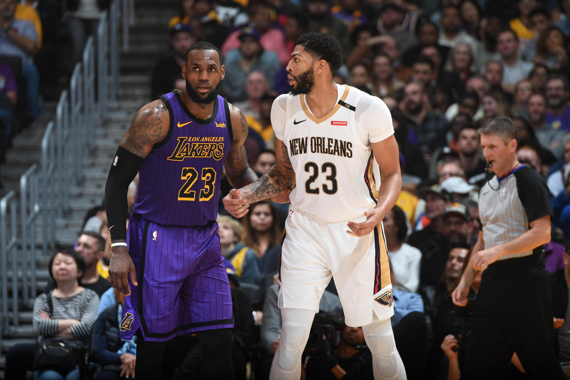 Nguyên nhân Anthony Davis từ chối số áo 23 của LeBron James, tiếp tục gắn bó với số 3 phong thủy - Ảnh 1.