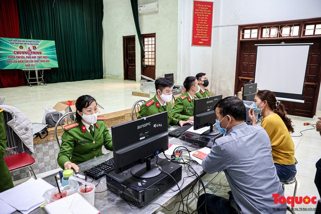 Hà Nội bắt đầu đăng ký cư trú tại công an cấp xã - Ảnh 1.