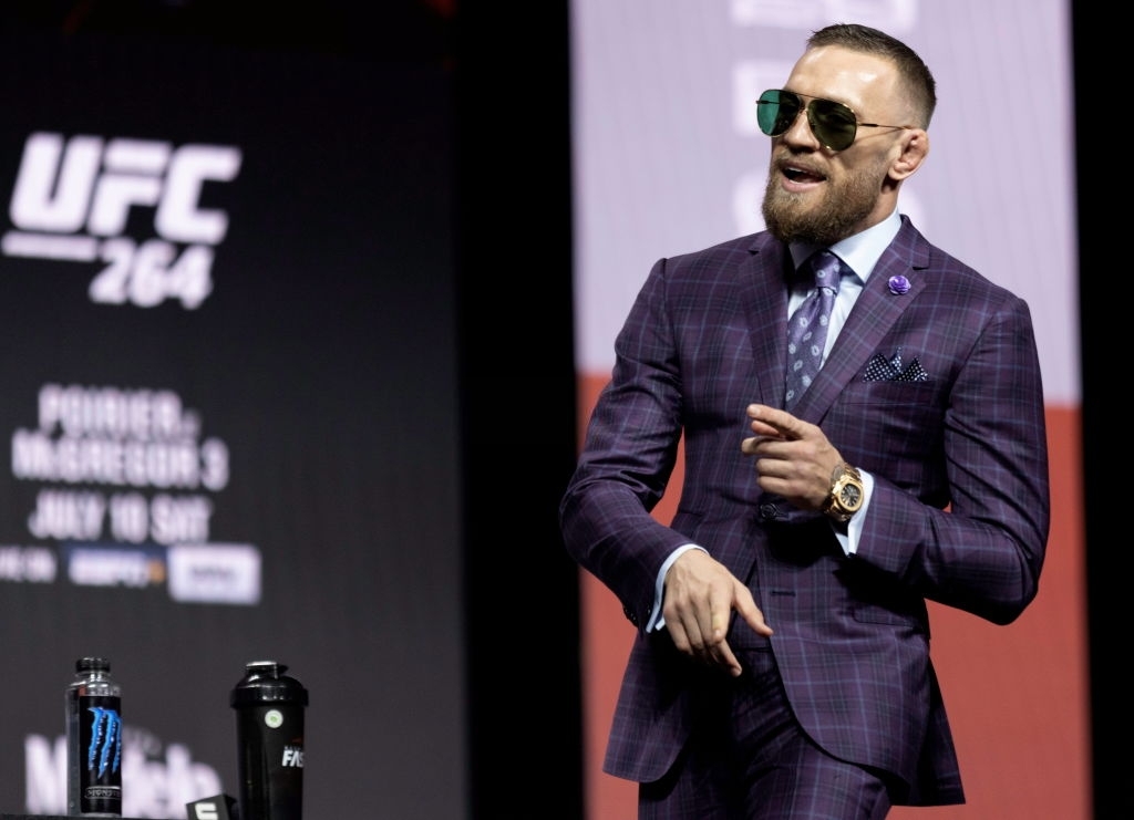 Câu chuyện của những fan Conor McGregor và cuộc đổ bộ tới Las Vegas - Ảnh 2.