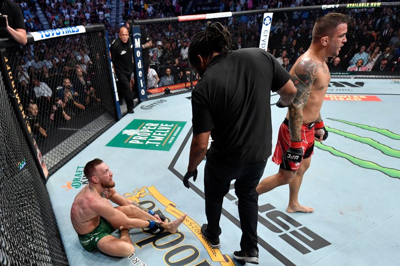 UFC 264: Show diễn của Dustin Poirier đẩy Conor McGregor khỏi cuộc chiến vương quyền tại hạng nhẹ UFC - Ảnh 1.