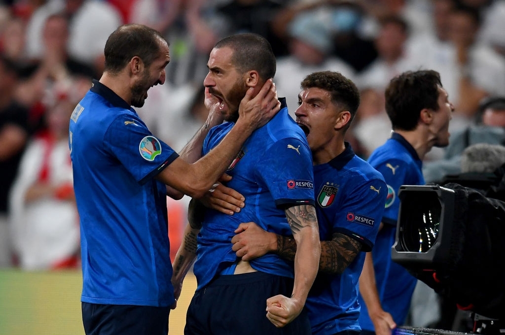 Video: Bonucci dứt điểm cận thành gỡ hoà 1-1 cho Italy - Ảnh 4.