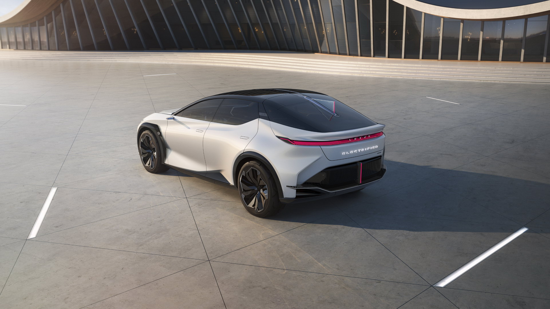 Xe Lexus hứa hẹn sẽ lái hay và tốc độ hơn trong tương lai - Ảnh 2.