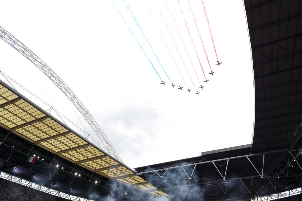 Lễ bế mạc Euro 2020: Máy bay phản lực bay qua sân Wembley, mãn nhãn công nghệ thực tế ảo - Ảnh 7.