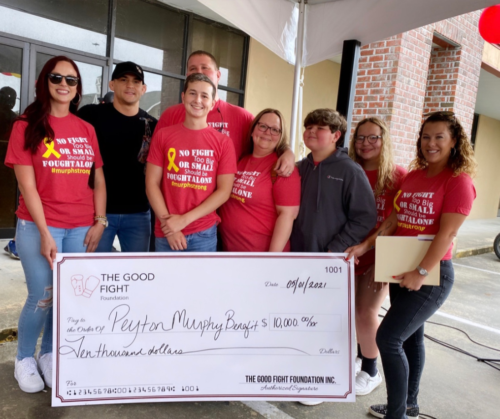 Dustin Poirier và hành trình lan tỏa lòng tốt tới những mảnh đời bất hạnh - Ảnh 1.