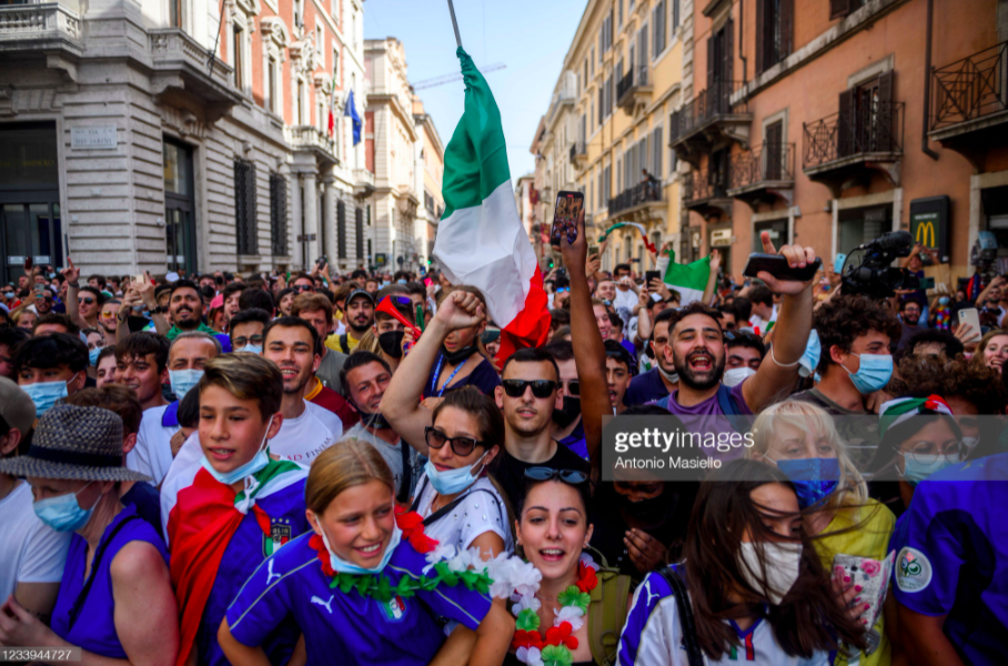 Tuyển Italy hãnh diện mang cúp bạc Euro 2020 tới gặp Tổng thống - Ảnh 9.