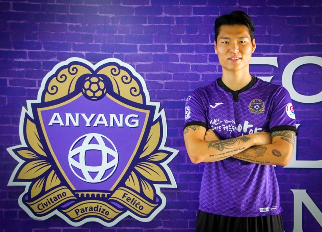 Trung vệ Kim Dong-su (HAGL): Biết đến Việt Nam vì Công Phượng và Xuân Trường, quyết vô địch trước khi nhập ngũ - Ảnh 1. Trung vệ Kim Dong-su (HAGL): Biết đến Việt Nam vì Công Phượng và Xuân Trường, quyết vô địch trước khi nhập ngũ - Ảnh 1.