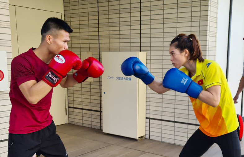 VĐV Việt Nam tập luyện từ sáng sớm, hợp với đồ ăn ở Olympic Tokyo - Ảnh 3. VĐV Việt Nam tập luyện từ sáng sớm, hợp với đồ ăn ở Olympic Tokyo - Ảnh 3.