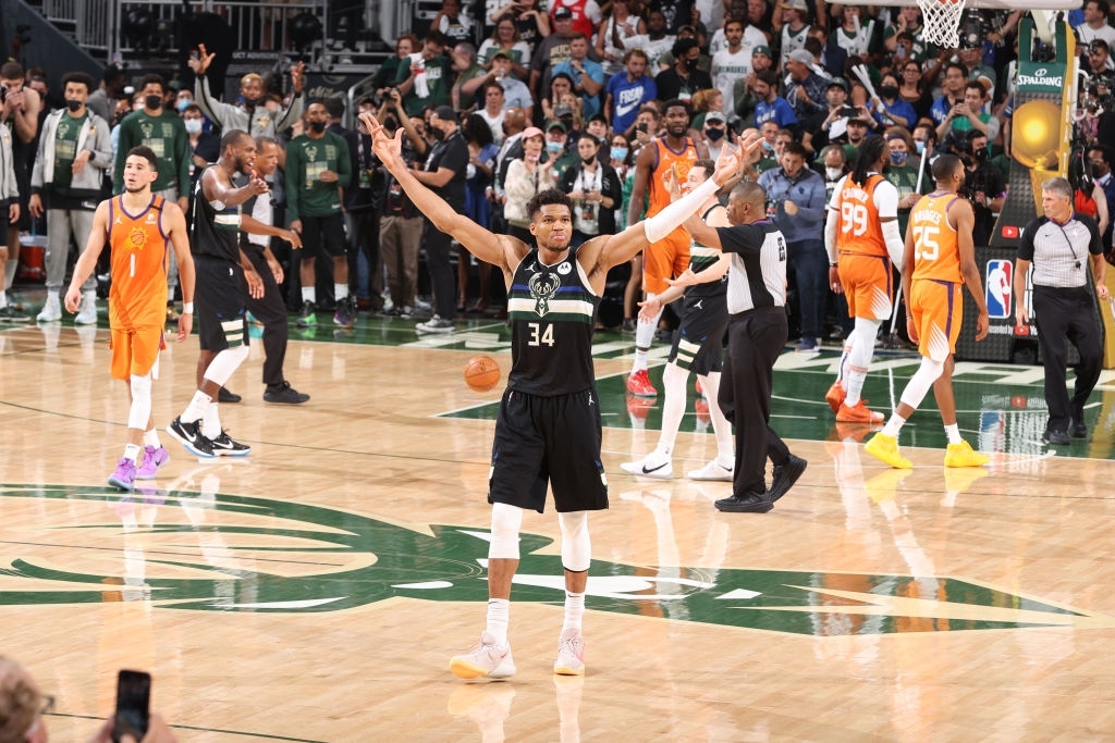 Giannis Antetokounmpo một tay đưa Milwaukee Bucks đến với chức vô địch NBA sau tròn 5 thập kỷ - Ảnh 2.