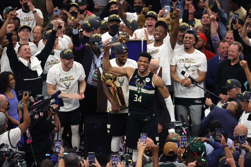 Bùng nổ ở trận đấu quyết định, Giannis Antetokounmpo xứng đáng giành danh hiệu Finals MVP - Ảnh 3.