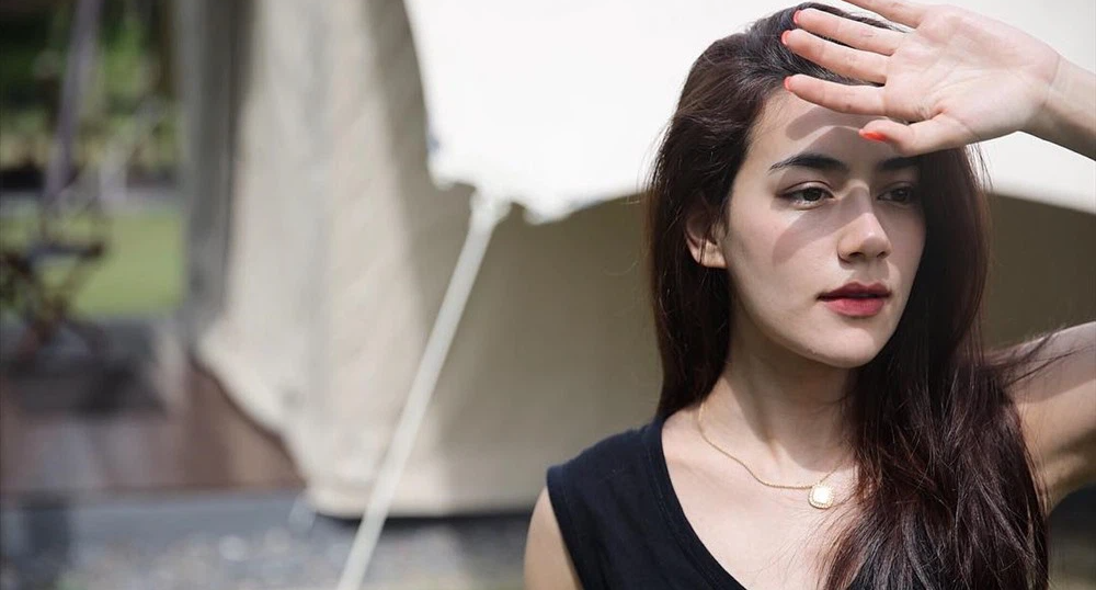Mỗi lần cho con bú, nước mắt tôi lại chảy ròng, ướt cả mặt con bé nhưng chồng vẫn thản nhiên như không có gì xảy ra - Ảnh 1.