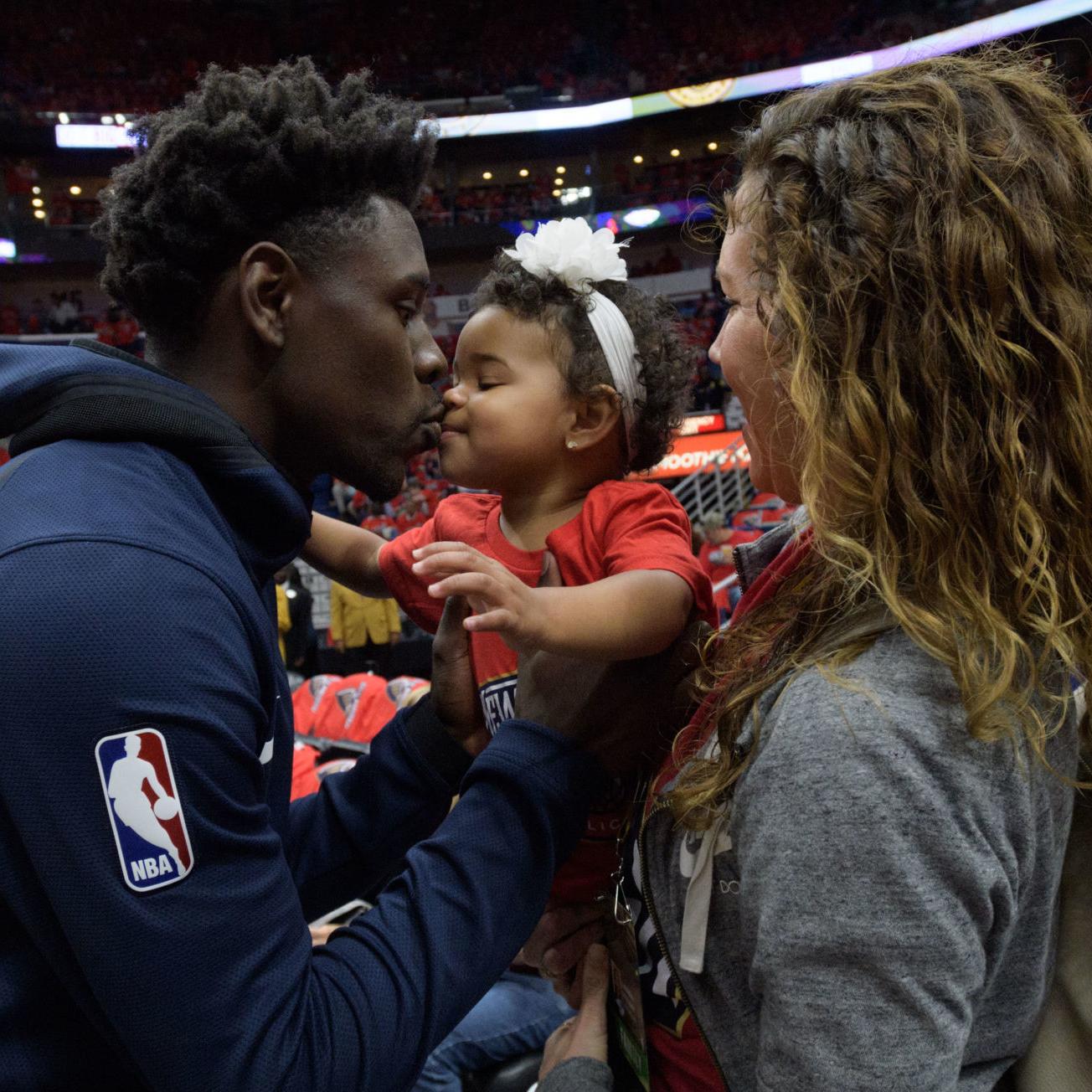 Jrue Holiday và chuyện tình cảm động với người vợ mắc bệnh hiểm nghèo - Ảnh 6.