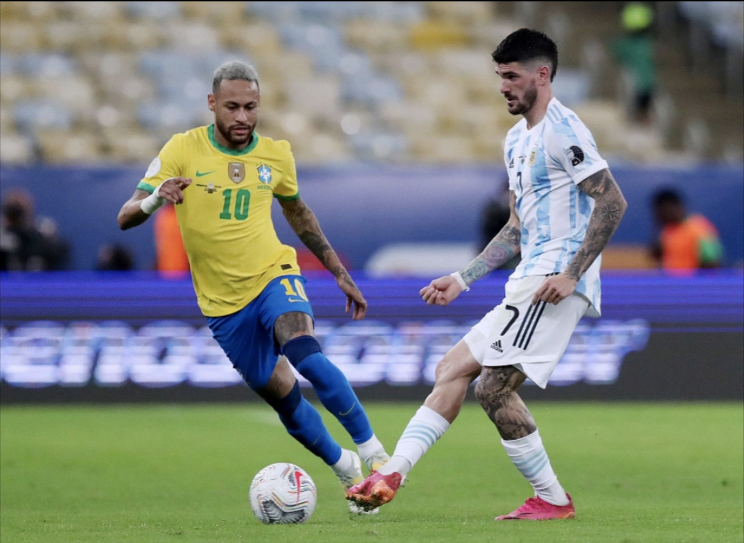 Neymar khoe chiếc trực thăng Mercedes được cá nhân hoá có giá lên đến hơn 10 triệu bảng. - Ảnh 2.