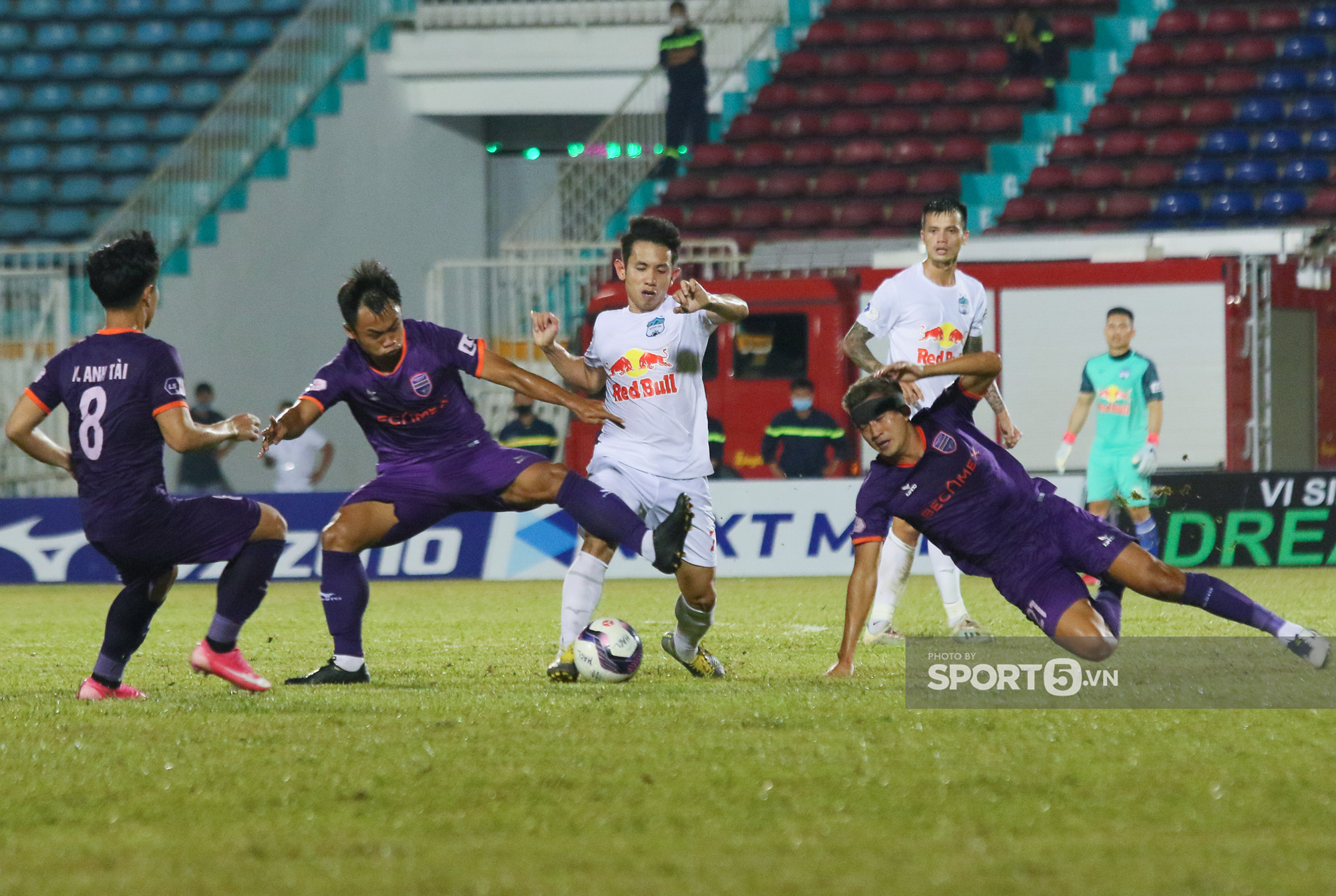 Bình Dương đề xuất CLB HAGL vô địch V.League 2021 - Ảnh 1.