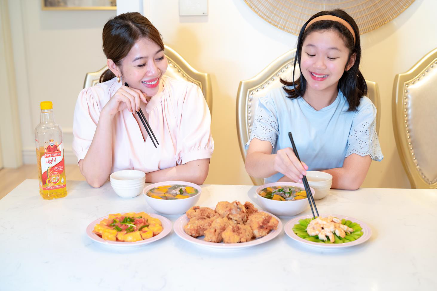Khám phá công thức nấu ăn chuẩn LIGHT đang khiến cả Diệp Chi, Sara Lưu, Lan Phương lẫn Nguyễn Ngọc Thạch mê đắm - Ảnh 2.