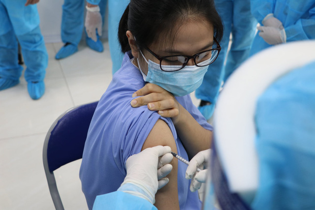 Hà Nội phân bổ 3 loại vaccine phòng COVID-19 - Ảnh 1. Hà Nội phân bổ 3 loại vaccine phòng COVID-19 - Ảnh 1.