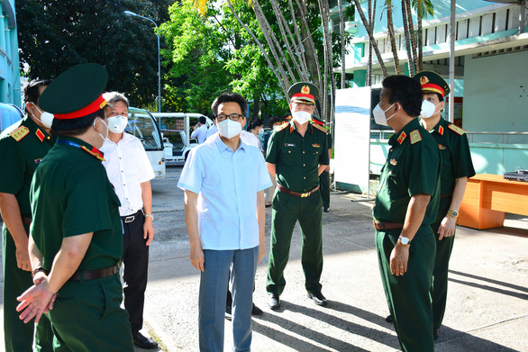 Thăm &quot;thành trì&quot; chống dịch TP HCM, Phó Thủ tướng: Phải giảm bệnh nhân COVID-19 tử vong - Ảnh 1.