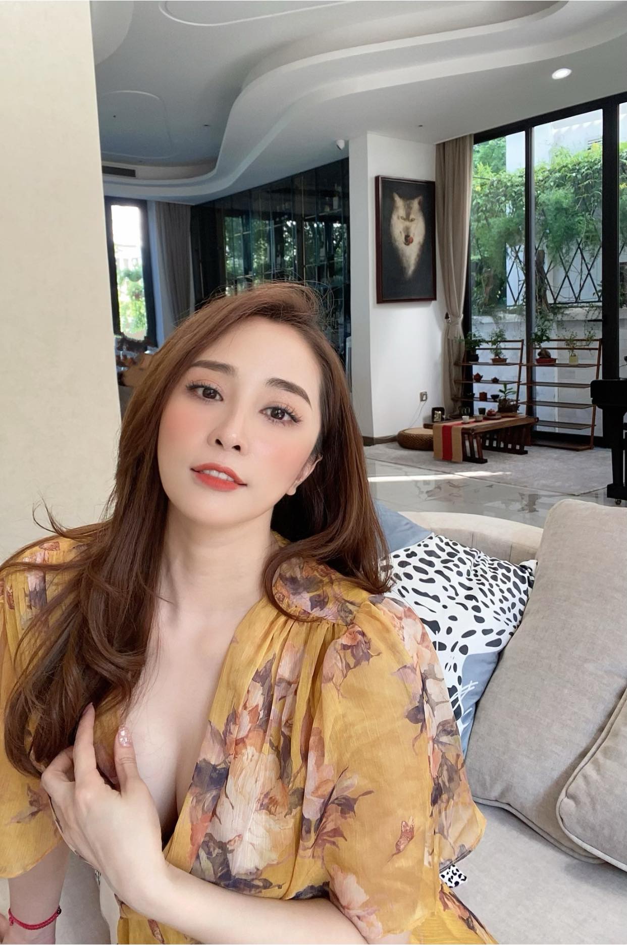 Quỳnh Nga đăng ảnh sexy, viết status thả thính, Việt Anh có bình luận gây chú ý - Ảnh 1.