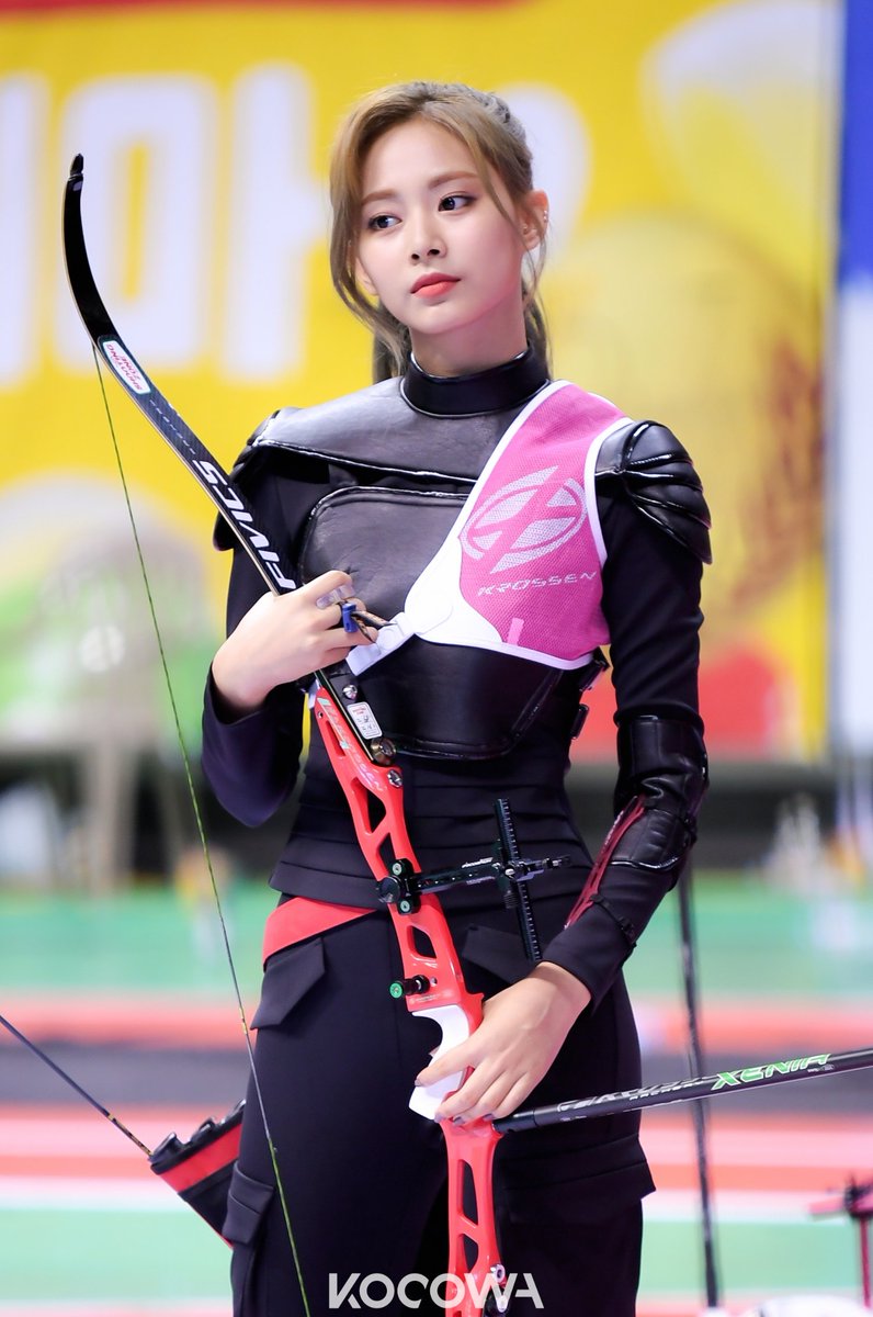 Dàn nữ thần huyền thoại của đại hội thể thao idol: Tzuyu mê hoặc đạo diễn Thor, Irene chưa hot bằng idol xứ Trung nổi sau 1 đêm - Ảnh 8.