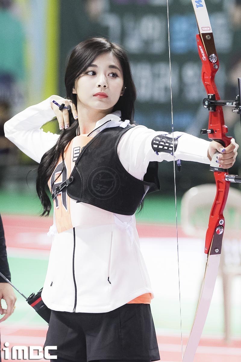 Dàn nữ thần huyền thoại của đại hội thể thao idol: Tzuyu mê hoặc đạo diễn Thor, Irene chưa hot bằng idol xứ Trung nổi sau 1 đêm - Ảnh 3.